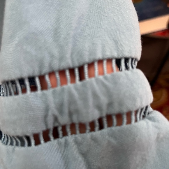 Time & Tru Long Sleeve Pretty Top - Picture 4 of 7